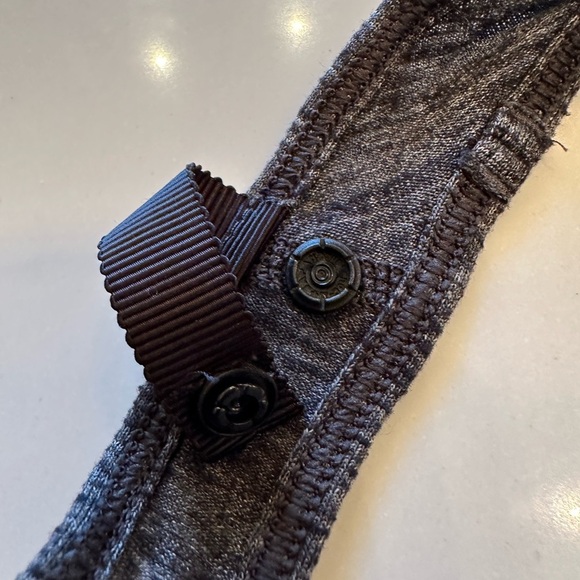 Lululemon 2 in 1 Tank w/Detachable Bra Heathered Black Gray Racerback Tank Sz 6 - Picture 9 of 9